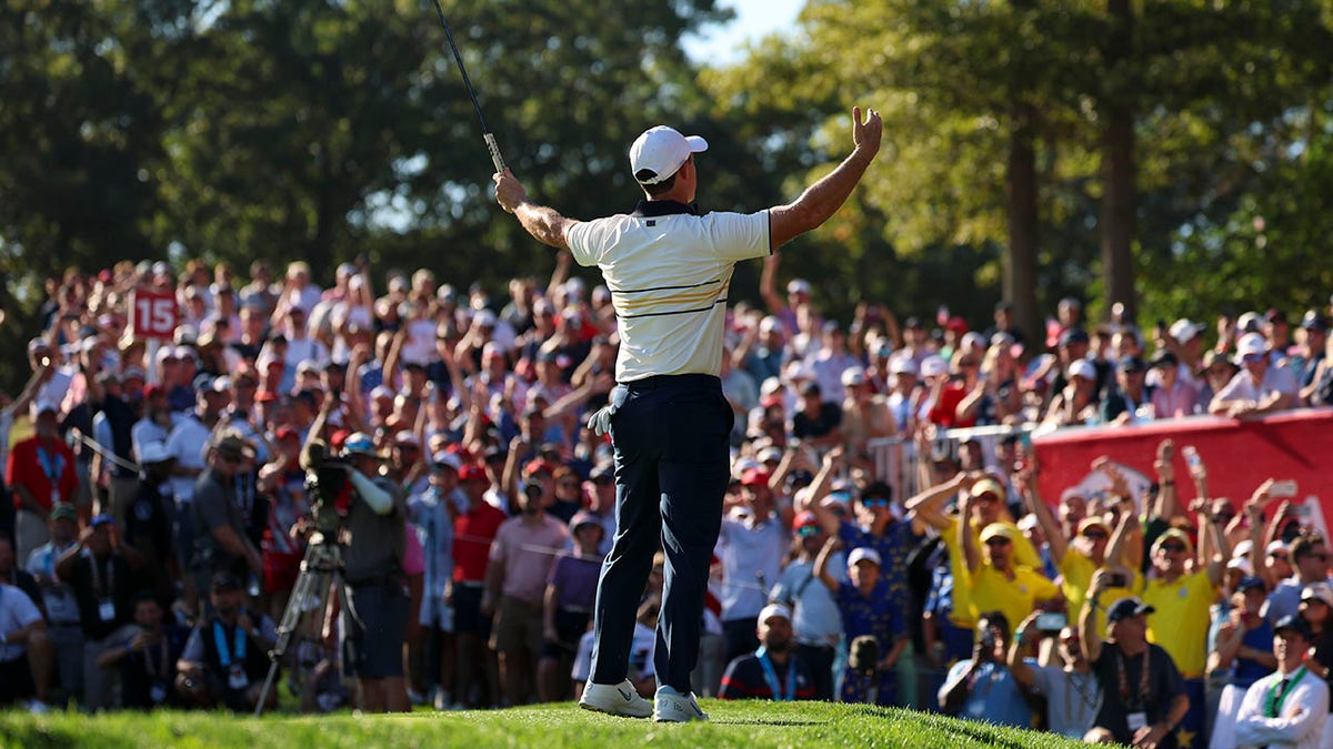 Rory after making putt