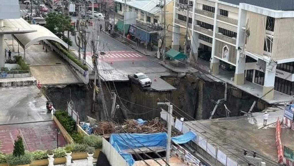 Massive sinkhole opens up outside Bangkok hospital