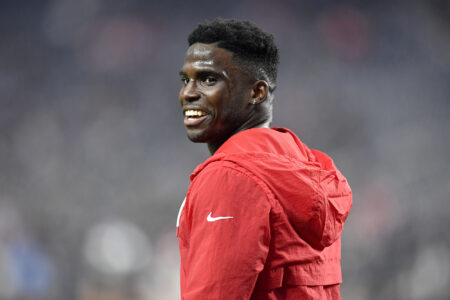 Insider Fuels Chiefs-Tyreek Hill Trade Speculation Amid Xavier Worthy Injury