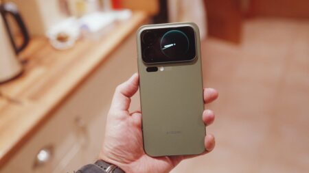 I’ve Used the Wild Xiaomi 17 Pro Max, and Its Rear Screen Is Bonkers