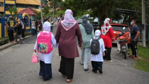 Around 6,000 students in Malaysia infected with influenza, prompting school closures