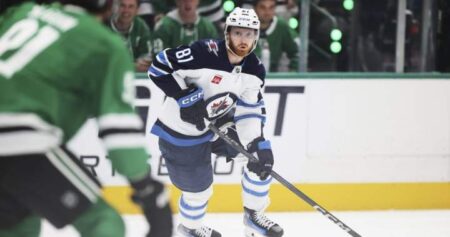 Kyle Connor, Jets agree to 8-year, M contract