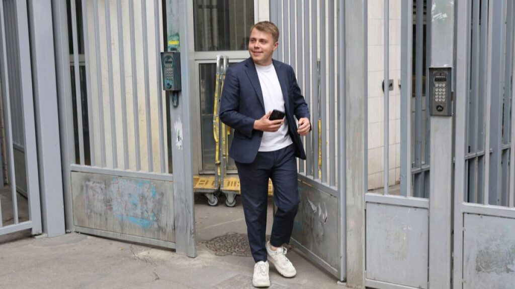 French left-wing politician accused of concealing luxury watch on TV French left-wing politician accused of concealing luxury watch on TV