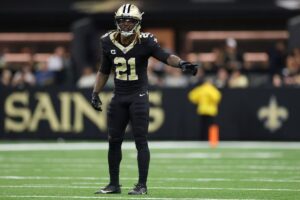 Saints Star Exits With Concerning Injury in Giants Game