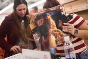 Taylor Swift Fans Screaming As They Discover Song ‘Wood’ Has Unexpected Use