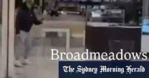 Knife fight breaks out at shopping centre in Melbourne