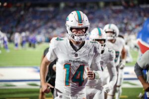 NFL Legend Urges Dolphins to Start Quinn Ewers After Tua Tagovailoa’s Words