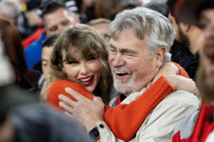 Taylor Swift video with Travis Kelce’s dad at Chiefs game goes viral