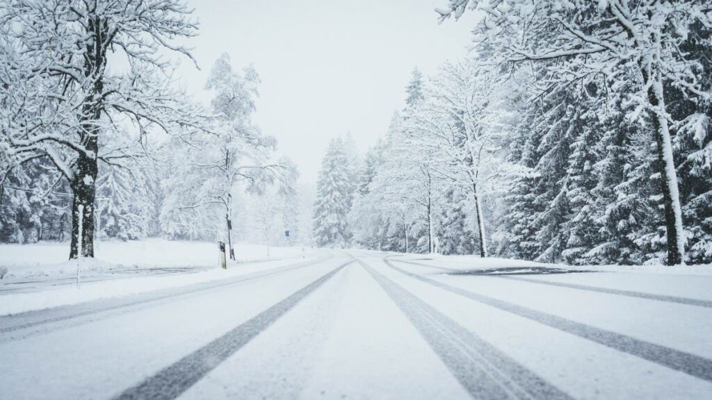 Travel Warning as Winter Weather Alert Predicts Up to 6 Inches of Snow