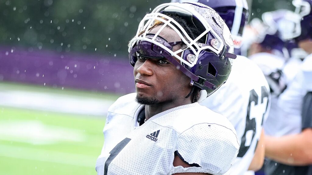 College football star sets NCAA record with 522 rushing yards