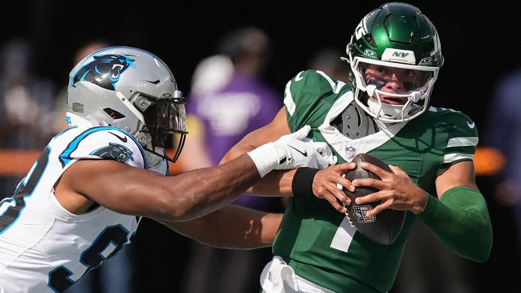 Jets’ Justin Fields hit hard by Panthers defender, sparks brief scrap