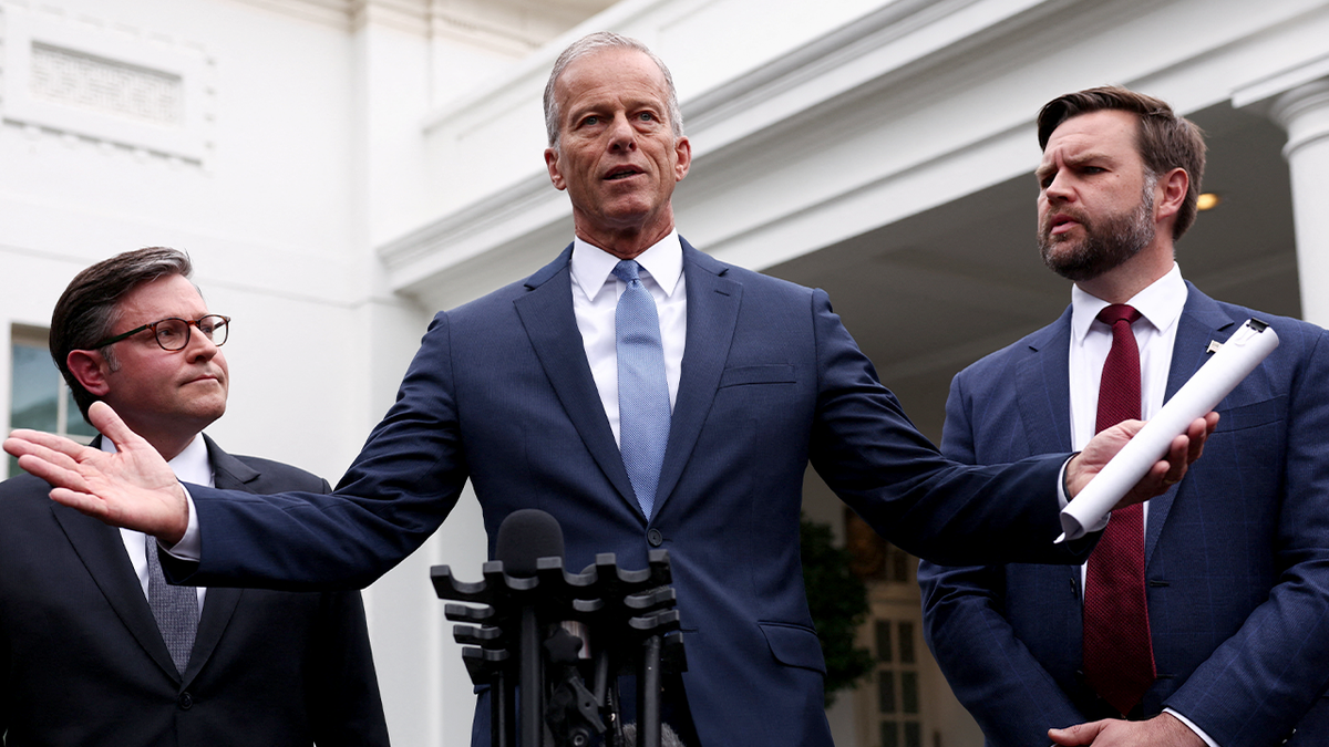 johnson, vance and thune at the white house