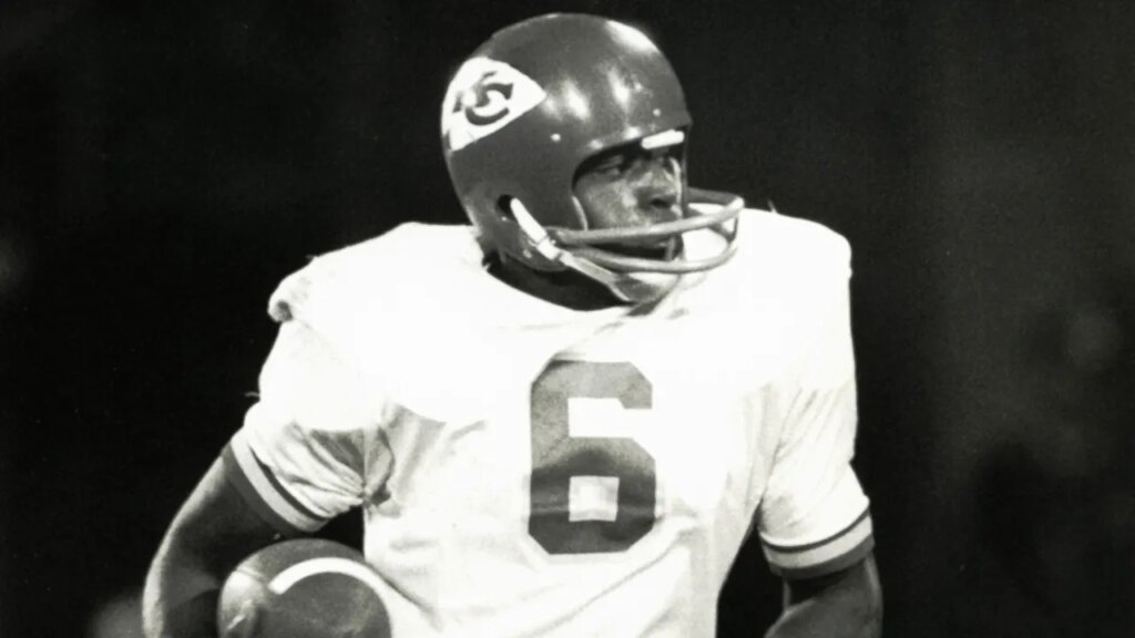 Warren McVea, Super Bowl champion and pioneer football player, dead at 79
