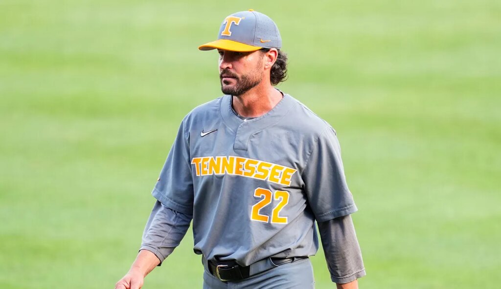 Giants make history with unprecedented managerial hire from college baseball ranks