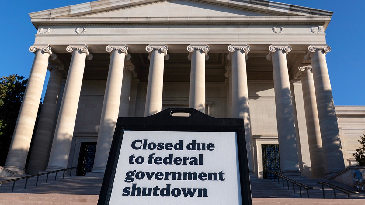 Sign shows National Gallery of Art is closed during government shutdown