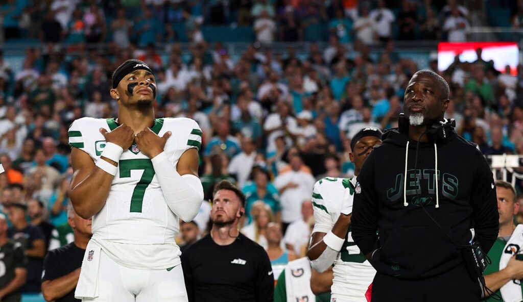 Jets’ quarterback situation takes bizarre turn days after Aaron Glenn’s tense back-and-forth with media Jets’ quarterback situation takes bizarre turn days after Aaron Glenn’s tense back-and-forth with media