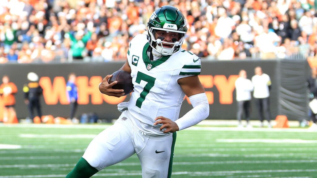 Jets’ Justin Fields reveals why he was ‘crying on the ground’ in closet before first win of season Jets’ Justin Fields reveals why he was ‘crying on the ground’ in closet before first win of season