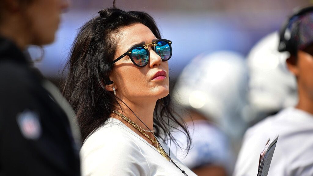 Ex-NFL star praises Colts co-owner Carlie Irsay-Gordon for her involvement with team Ex-NFL star praises Colts co-owner Carlie Irsay-Gordon for her involvement with team