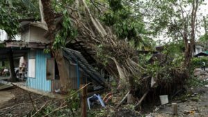 Thai PM orders urgent relief as floods hit 16 provinces, killing 12