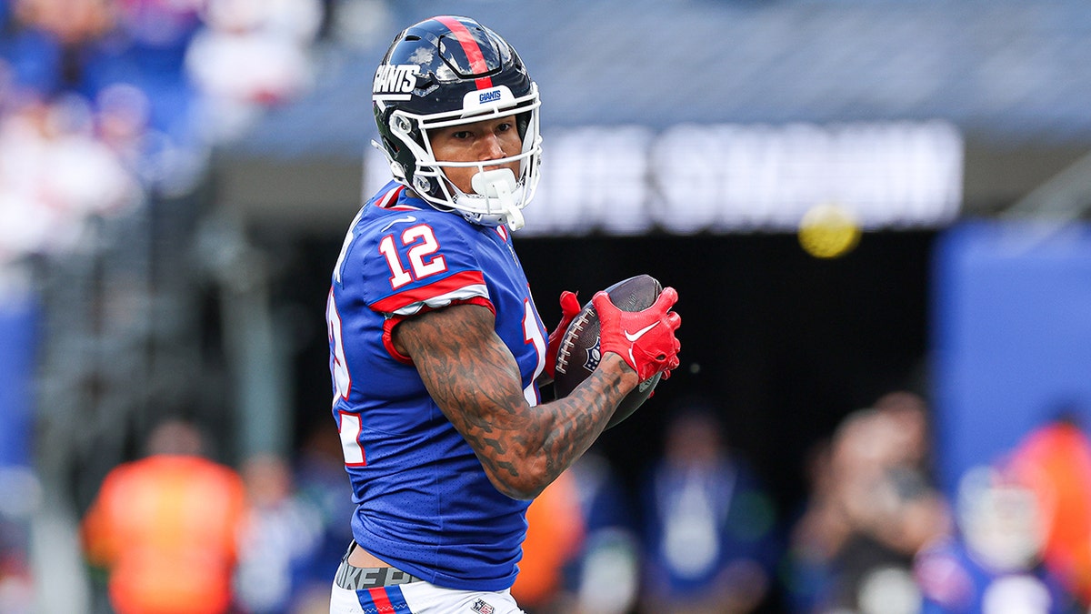 Darren Waller in a game against the Washington Commanders