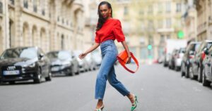These 19 Loose (and Slimming) Fall Tops Scream ‘Off-Duty Model’