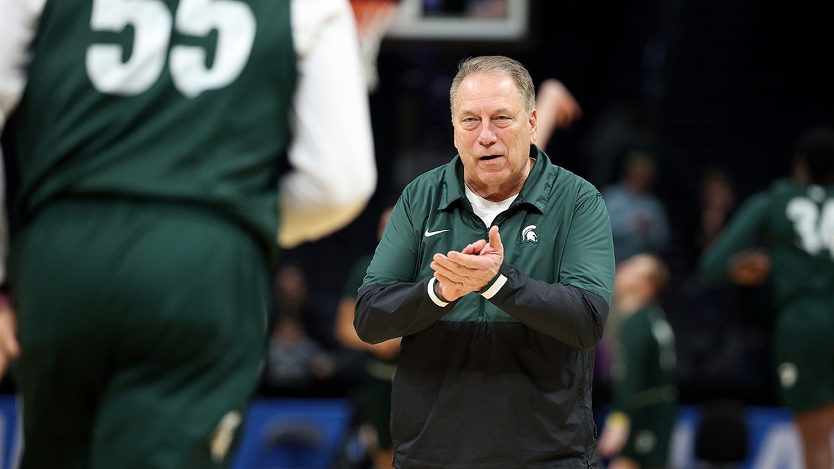 Tom Izzo on court