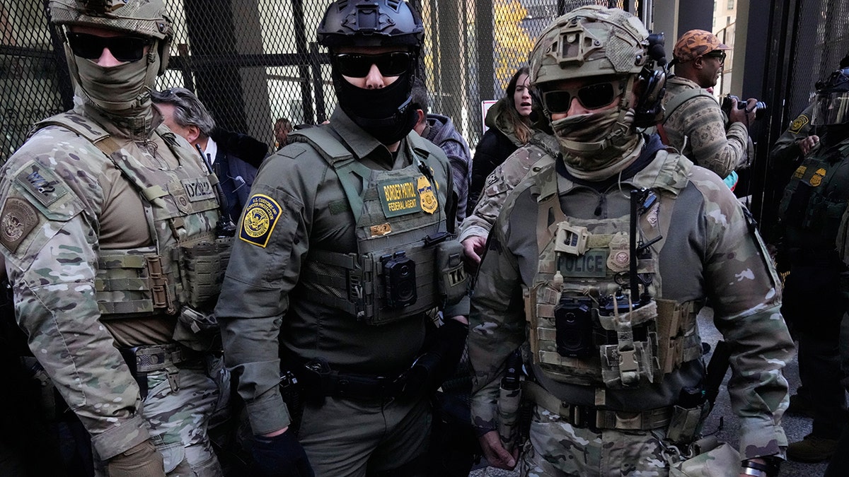 Federal agents in Chicago with Gregory Bovino