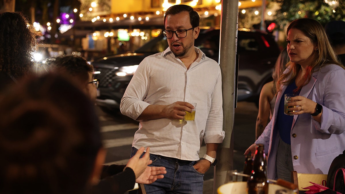 Brazilian people drink beer instead of liquor during methanol poisoning scare