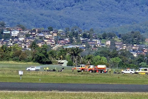 Three people have died after a light plane crashed and caught on fire south of Wollongong on Saturday morning.
