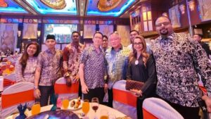 Malaysia PM Anwar warns tourism minister Tiong King Sing, ministry over alcohol served at gala dinner