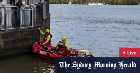 Brisbane news LIVE updates: Kayaker fights for life after falling in Brisbane River | Plane turned around after midflight emergency