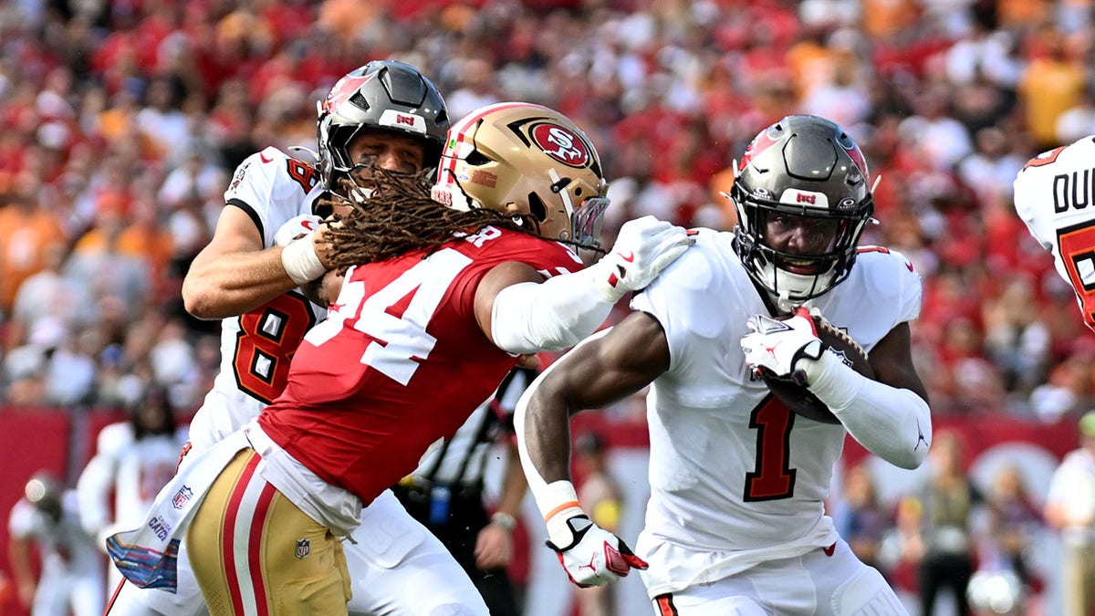 Fred Warner tries to tackle Rachaad White