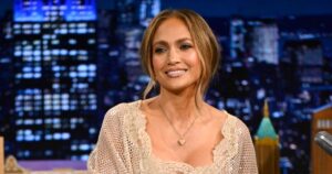 Jennifer Lopez’s Rich Mom Top-Handle Bag Is a Closet Staple —  Nail the Look for 