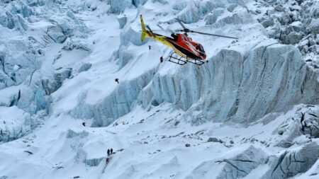 Blizzard traps hundreds on Mount Everest as rescue teams race to save lives