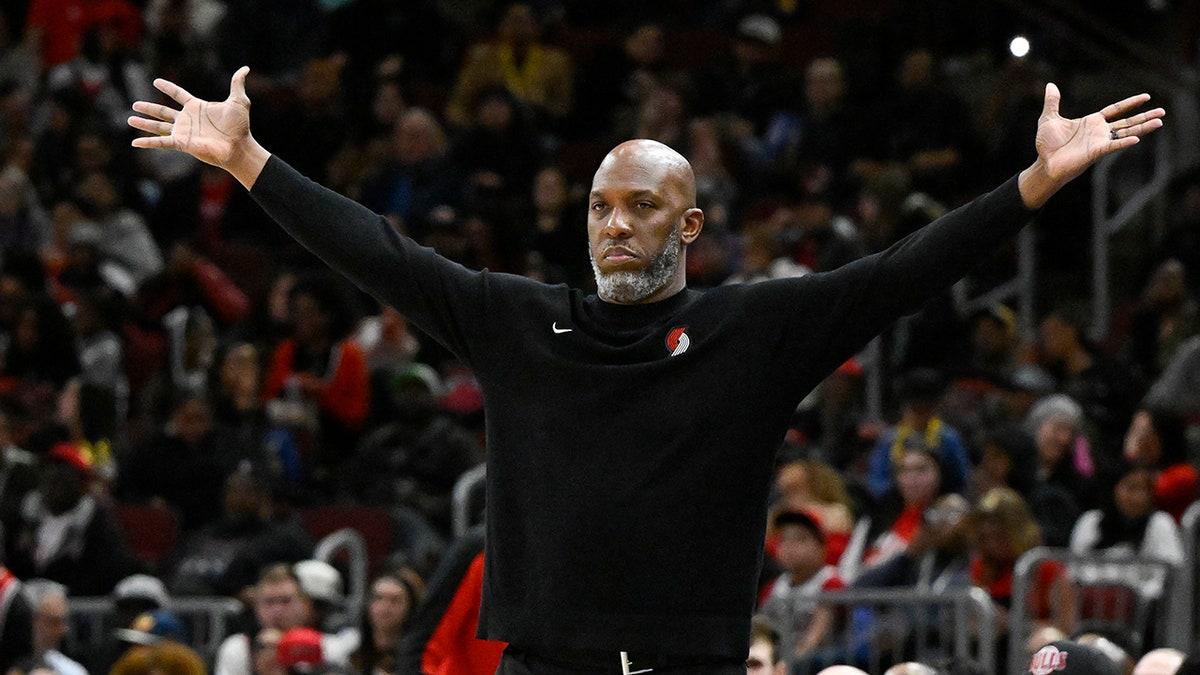 Chauncey Billups throws up his hands