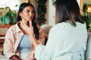 Dear Abby: I can’t stand my close friend’s vulgar language