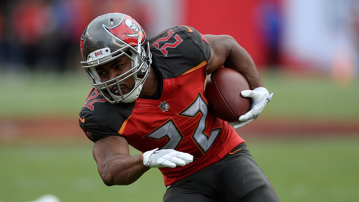Doug Martin runs the ball