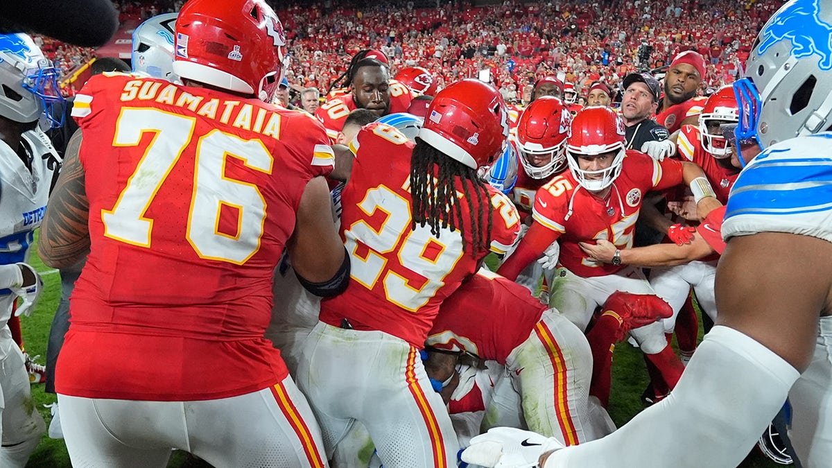 Chiefs brawl with Lions players