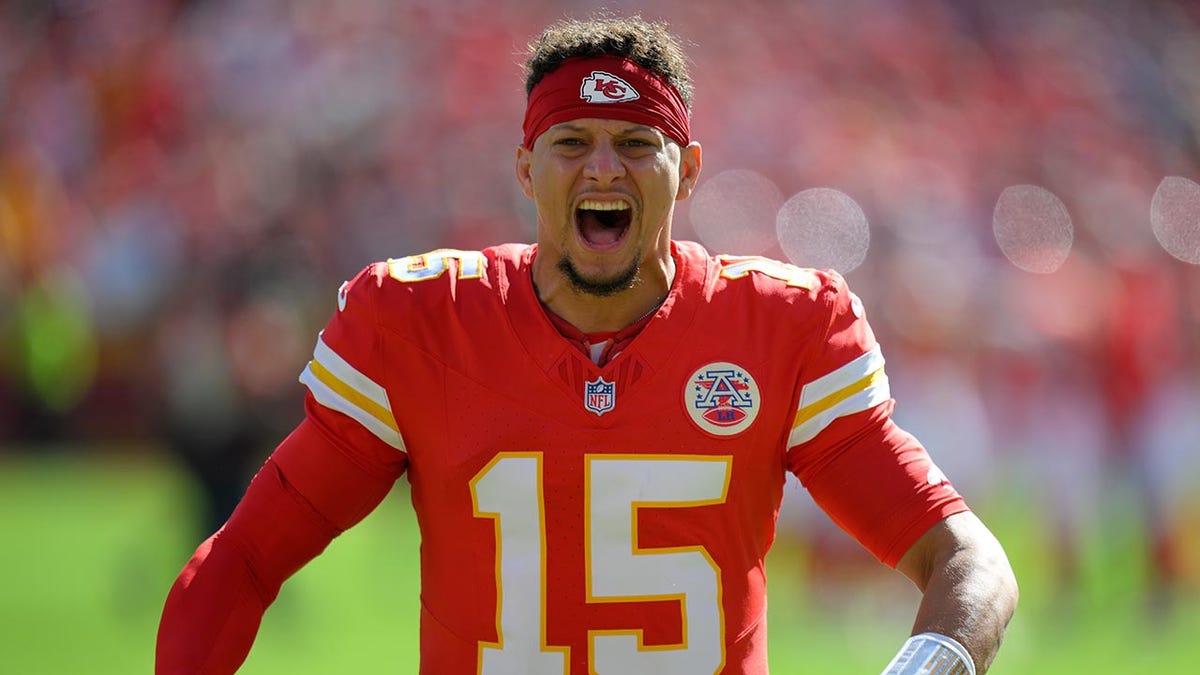 Patrick Mahomes gets the crowd pumped up