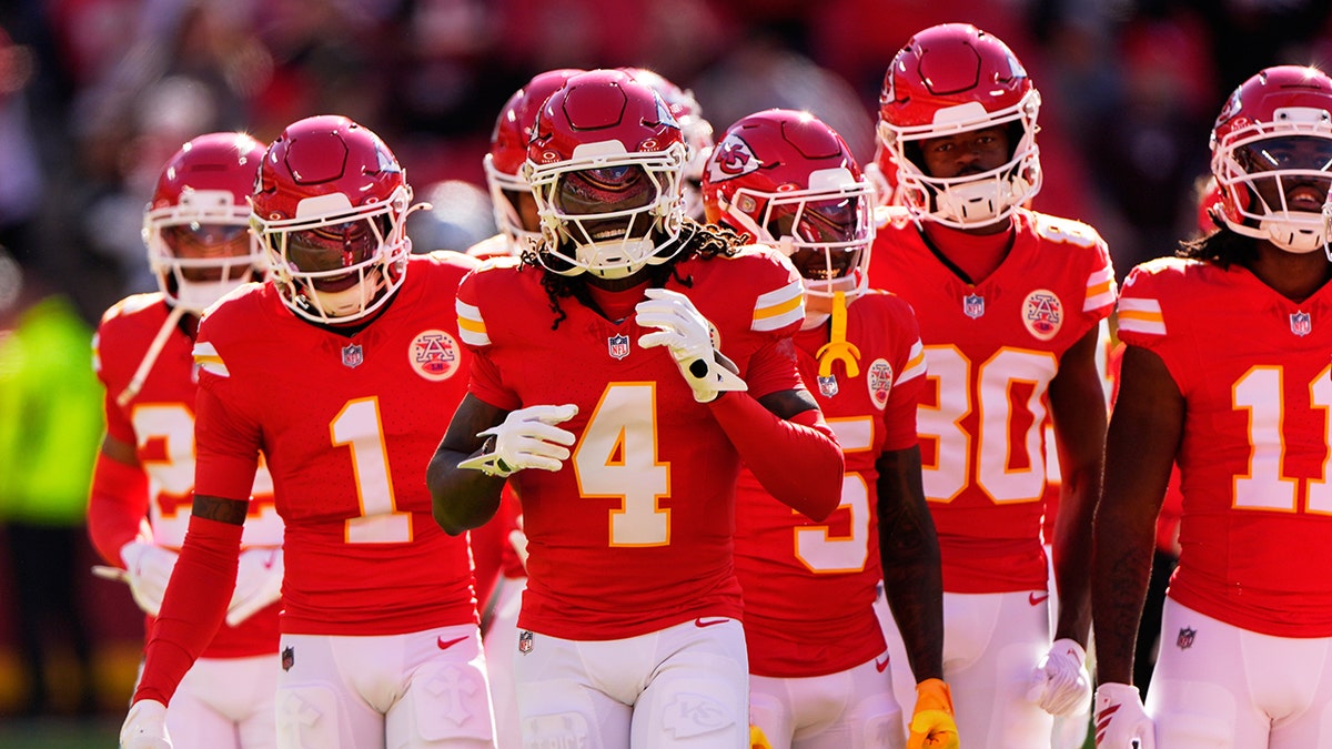 Rashee Rice on the field with his teammates