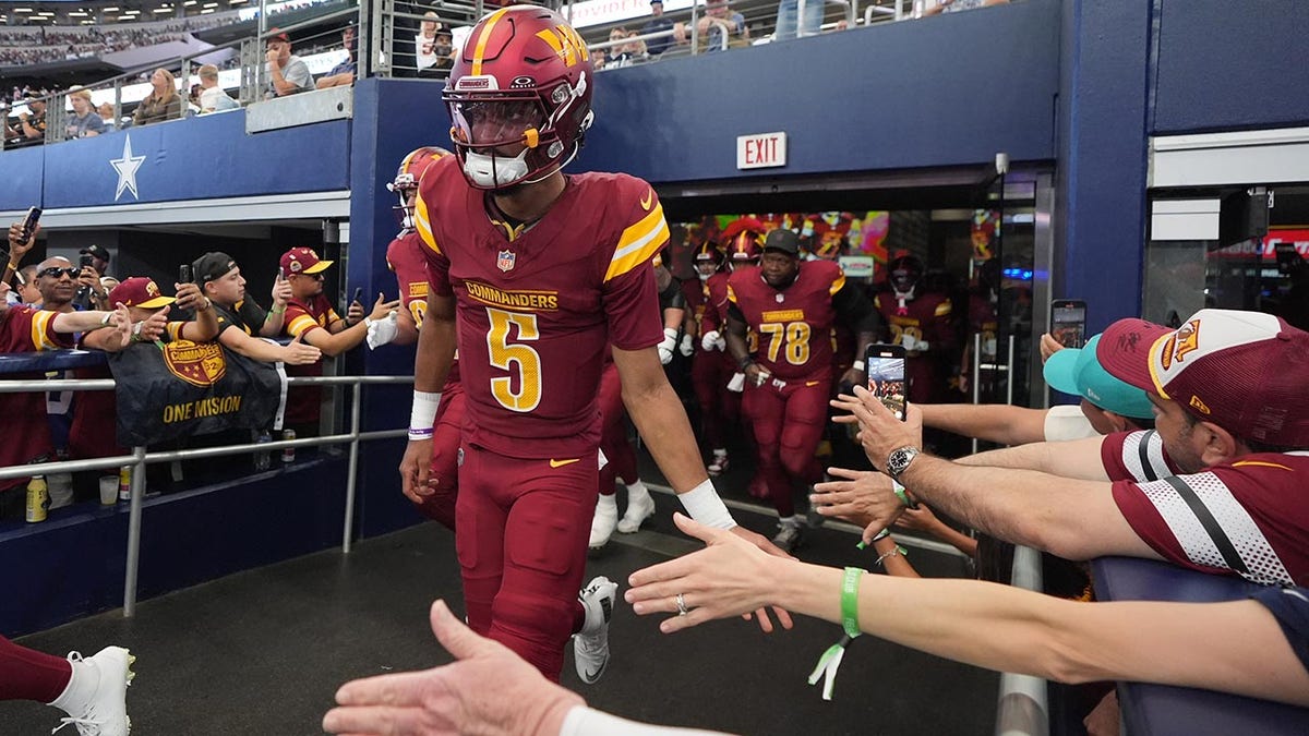 Jayden Daniels greets fans in Texas