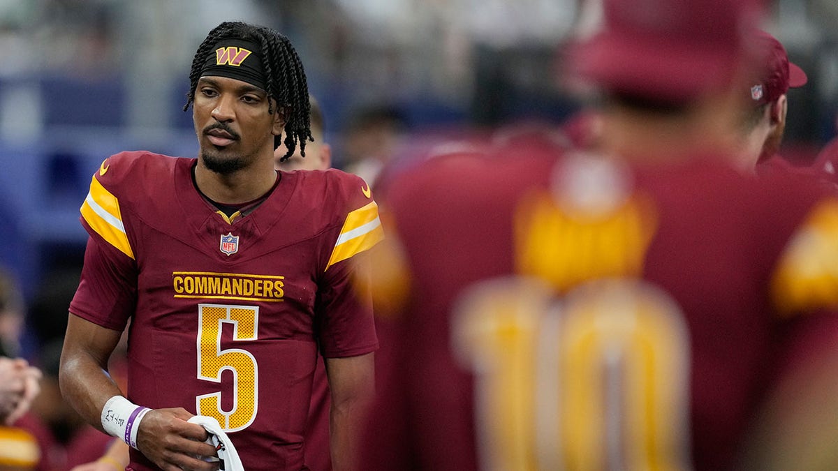 Jayden Daniels upset on the sidelines