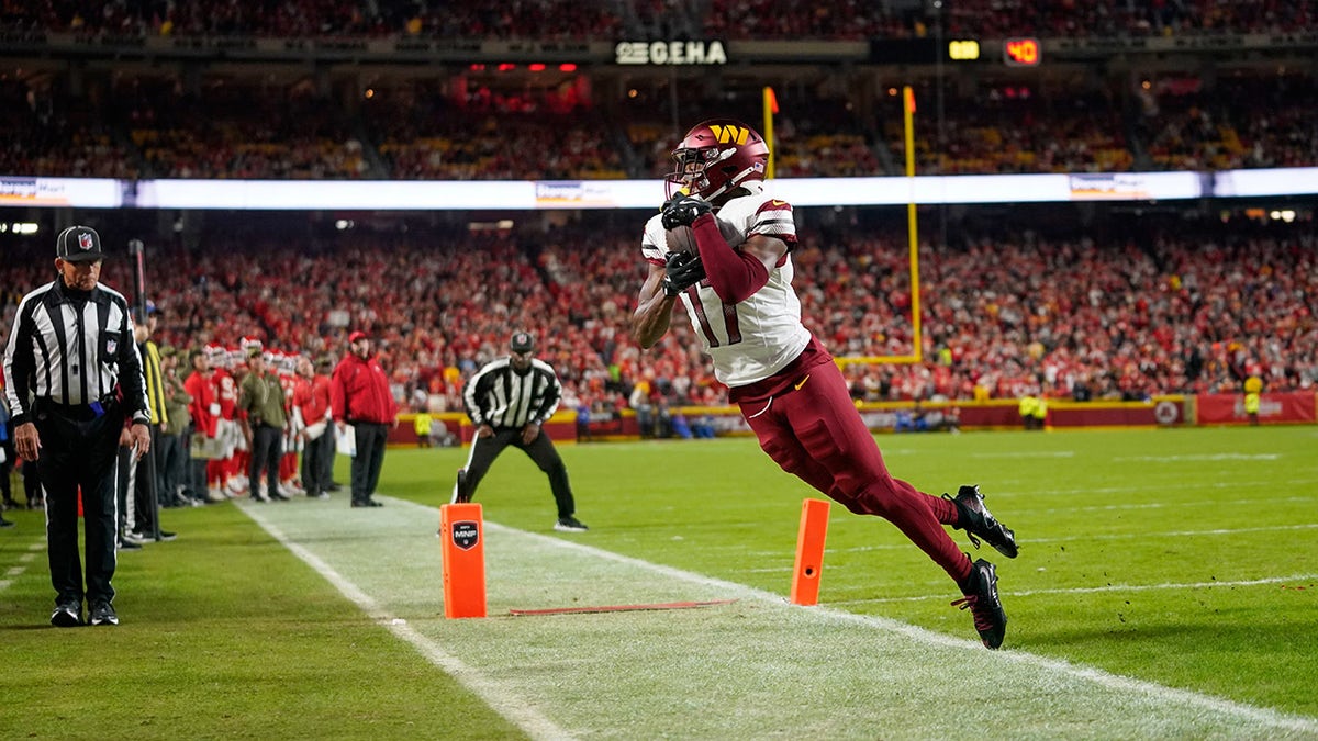 Terry McLaurin makes a sensational touchdown catch