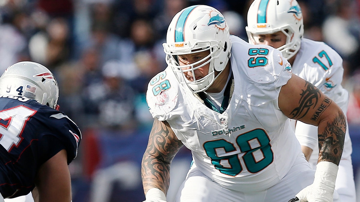 Richie Incognito blocks