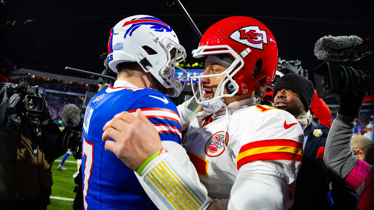 Patrick Mahomes and Josh Allen shake hands