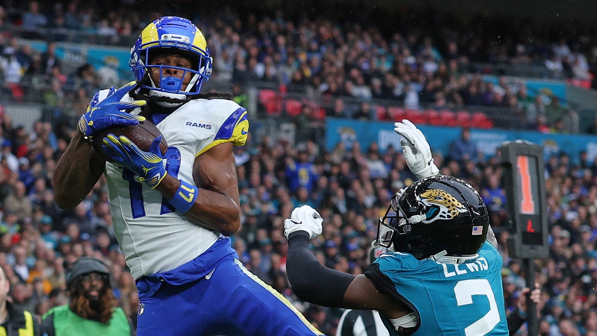 Davante Adams scores a TD