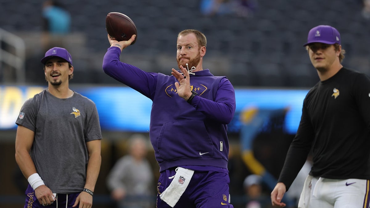 Carson Wentz warms up