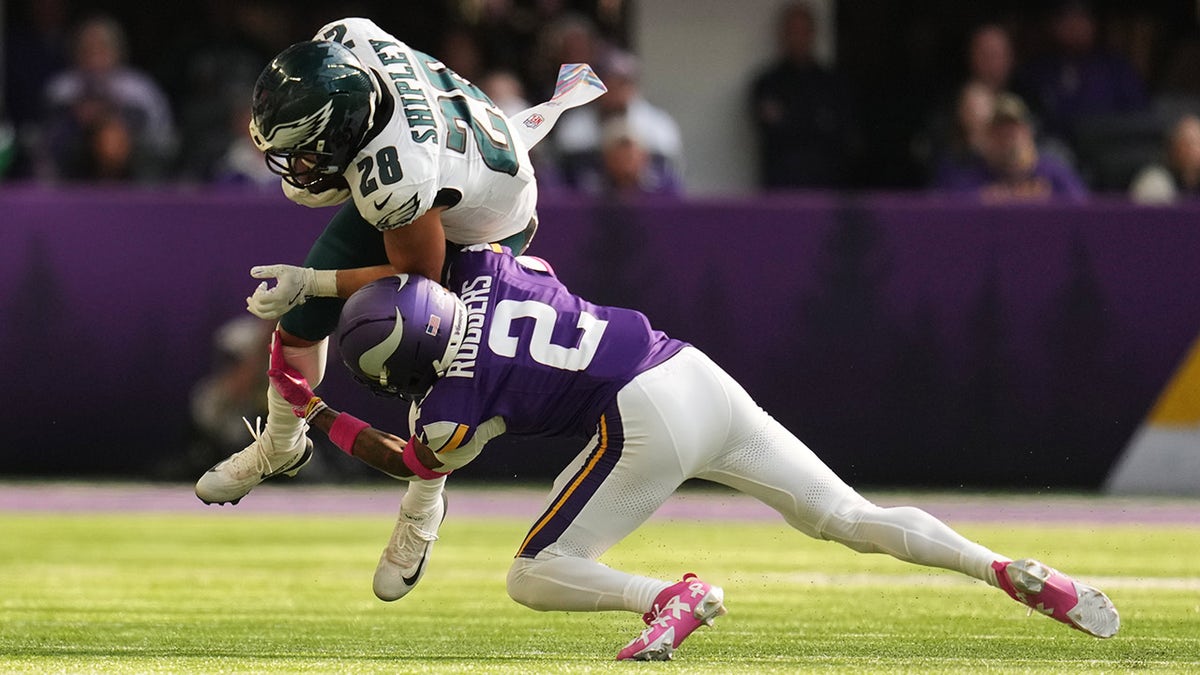 Isaiah Rodgers tackles Will Shipley