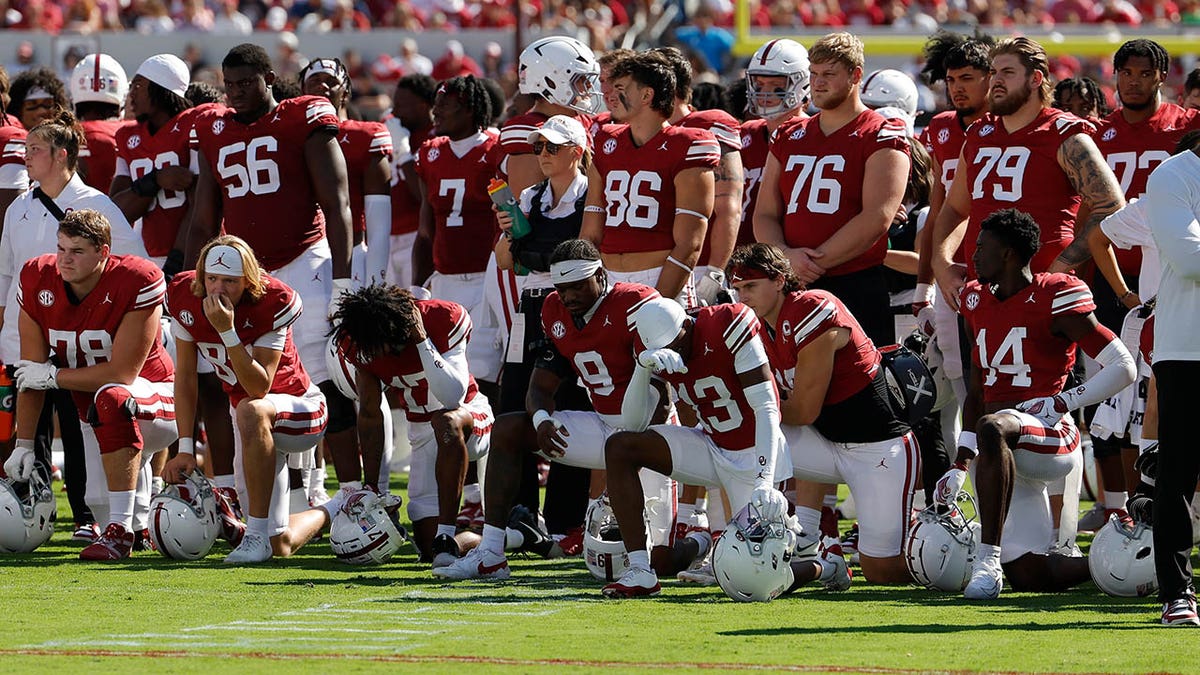 Sooners players take a knee