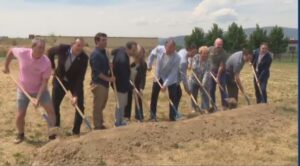 Kelowna’s 1st city-owned indoor tennis facility faces delay months after groundbreaking